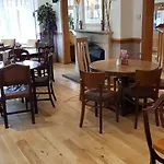 The George Carvery & 4*