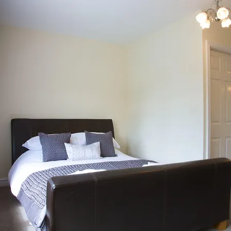 Mini-hôtel The George Carvery & 4*