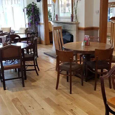 乔治烤肉餐厅及酒店 4*