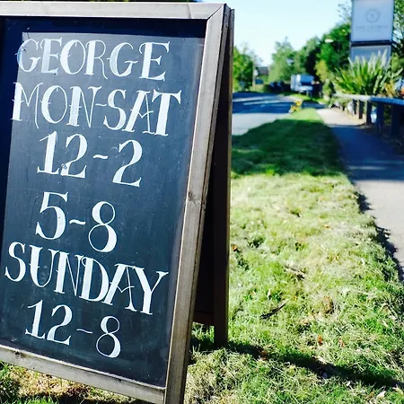 乔治烤肉餐厅及酒店 宾馆 4*